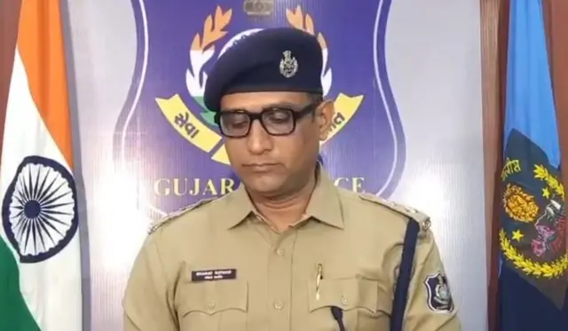 નકલી જેલર, સુરત લાજપોલ જેલ, બ્લેકમેઇલિંગ, બીબીસી ગુજરાતી, 