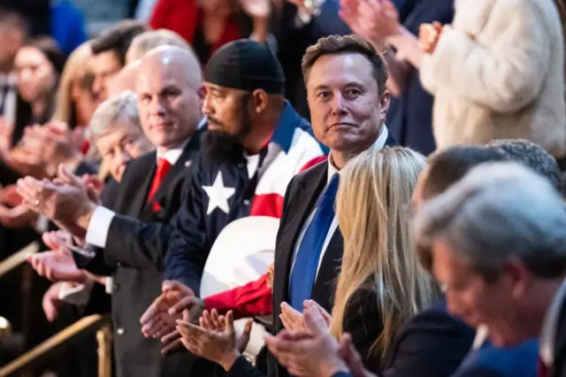 လွှတ်တော်ခန်းမထဲရှိနေတဲ့ ဘီလျံနာ အီလွန်မတ်စ်