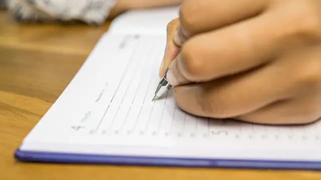 இலங்கை பள்ளி மாதிரி புத்தகத்தில் பாலியல் இணையதளத்தின் பெயர் - நடந்தது என்ன?