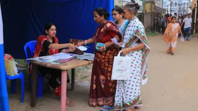 ઍક્ઝિટ પોલ, પશ્ચિમ બંગાળ, ચૂંટણી, તમિલનાડુ, ઍક્ઝિટ પોલ : પશ્ચિમ બંગાળ, આસામ, કેરળ અને તામિલનાડુમાં કોની બની શકે છે સરકાર?