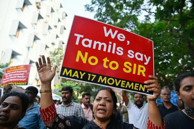 स्पेशल इंटेन्सिव्ह रीव्हिजनच्या प्रक्रियेच्या विरोधातील आंदोलनातील आंदोलक