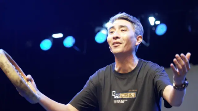 Boglangan qollari bilan Blowjob