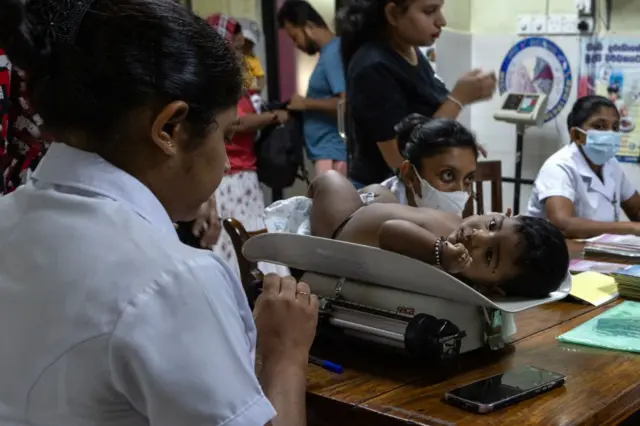 'මේ කොච්චර කාලයක් වැඩ කළත් අපිට දෙන්නේ පැය 04ක අතිකාල දීමනාවක් විතරයි.'