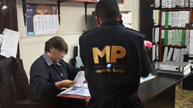 Agentes de la Fiscalía en el TSE de Guatemala