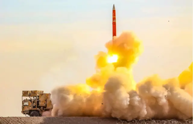 یک پدافند باور-۳۷۳ در حال شلیک موشک 