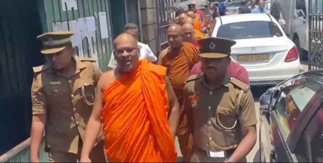 ආගම් අතර සංහිඳියාව කඩවන ආකාරයේ ප්‍රකාශයක් කළේ යැයි වරදකරු කොට වසර 4 ක සිර දඬුවම් නියම වී සිටින පූජ්‍ය ගලගොඩ අත්තේ ඥානසාර හිමි ඇපමත මුදා හරින ලෙස උන්වහන්සේගේ නීතිඥවරු කරන ලද ඉල්ලීමක් කොළඹ මහාධිකරණය අද (අප්‍රේල් 02 වැනිදා) ප්‍රතික්ෂේප කළේය.