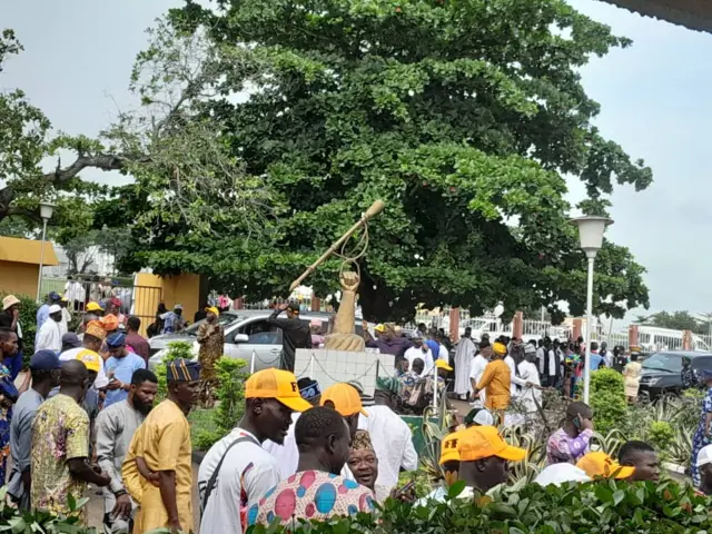 Awọn ero inu ile aṣofin jade sita