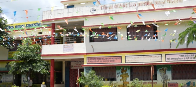 लोकसहभागातून गावात शाळेसाठी नवीन इमारत उभी राहिली