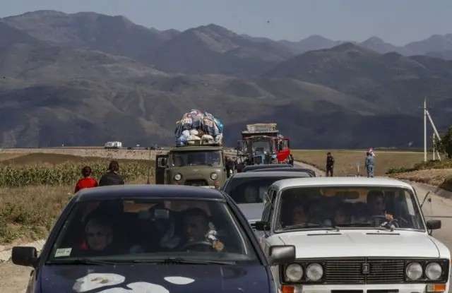 مواطنون من ناغورنو كاراباخ يغادرون إلى أرمينيا