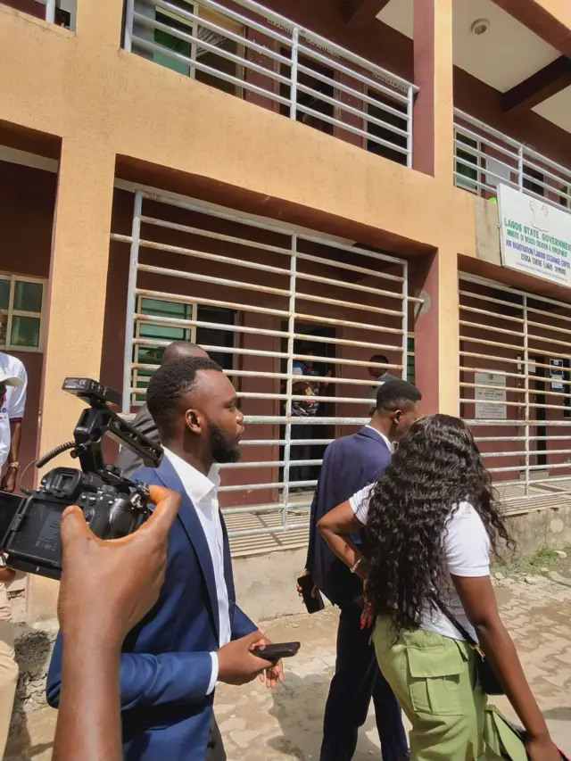 Lawyers and activists escort di Corp member go her local goment on Monday to go ansa summons