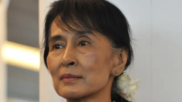 ၂၀၁၂ ခုနှစ်မှာ လန်ဒန်မြို့က ဘီဘီစီရုံးချုပ်ကို ရောက်ရှိချိန် မြင်တွေ့ရတဲ့ ဒေါ်အောင်ဆန်းစုကြည် 