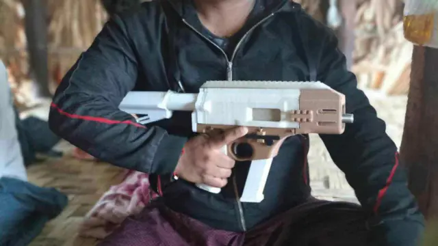 မြန်မာနိုင်ငံအလယ်ပိုင်း စစ်ကိုင်းတိုင်းမှာ တွေ့ရတဲ့ သရီးဒီပရင်တာထုတ် သေနတ် 