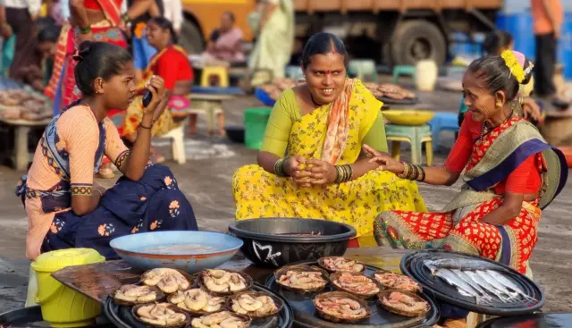 मच्छीमार महिला