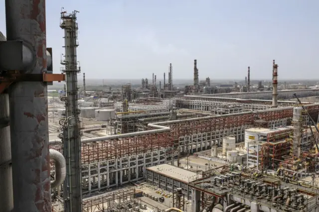 નાયરા ઍનર્જી લિમિટેડ, રશિયા, યુરોપિયન યુનિયન, સેંકશન્સ, રશિયા પર પ્રતિબંધો, યુરોપીય યુનિયને રશિયા પર લાદેલ પ્રતિબંધોની ભારતની તેલ કંપનીઓ પર અસર, વાડીનાર, વાડીનાર રિફાઇનરી, નયારા રિફાઇનરી, દેવભૂમિ દ્વારકા, ગુજરાત, ક્રૂડ ઓઇલ, પેટ્રોલ, ડીઝલ 