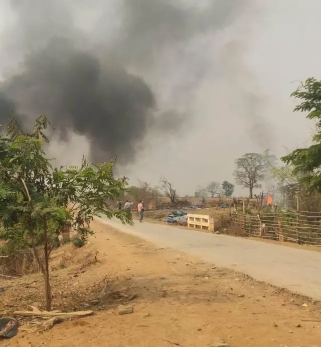 ဧပြီ ၁၁ ရက် နေ့က လေကြောင်း တိုက်ခိုက်မှုအပြီးတွေ့ရတဲ့ ပဇီကြီးရွာ