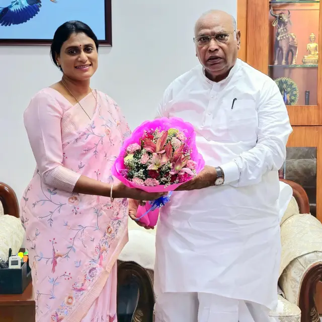 कांग्रेस अध्यक्ष मल्लिकार्जुन खड़गे और शर्मिला