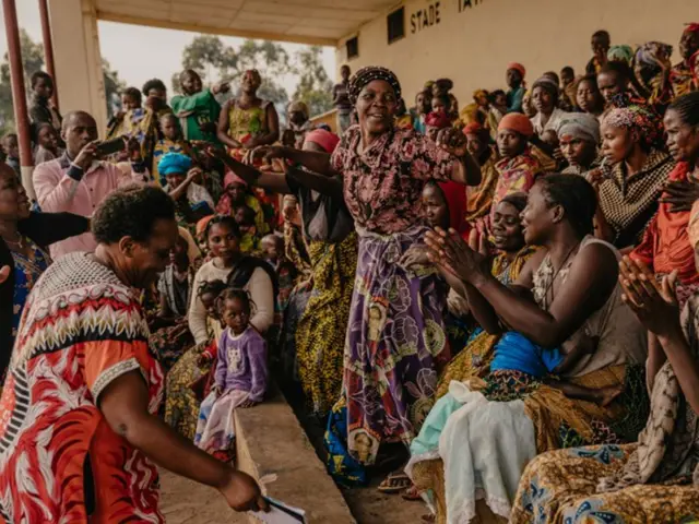 Mulheres que participambet 365 appleum movimento pela paz se reúnem na República Democrática do Congo