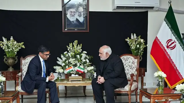 ਤਸਵੀਰ ਵਿੱਚ, ਵਿਕਰਮ ਮਿਸਰੀ ਭਾਰਤ ਵਿੱਚ ਈਰਾਨ ਦੇ ਰਾਜਦੂਤ ਮੁਹੰਮਦ ਫਤਹਿ ਅਲੀ ਦੇ ਨਾਲ