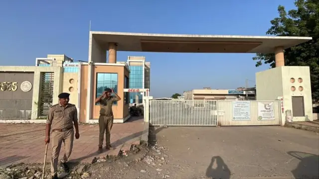 બોટાદ માર્કેટિંગ યાર્ડ કોટન, આમ આદમી પાર્ટી દ્વારા આંદોલન, કોને ફાયદો, કોંગ્રેસ, આપ, ભાજપ સરકાર, અજય નાયક, દીપલ ત્રિવેદી, નરેશ વારિયા, બીબીસી ન્યૂઝ ગુજરાતી