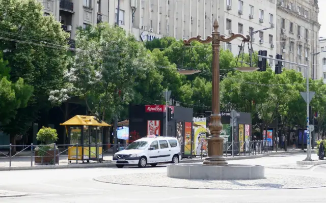 теразије, споменик на теразијама, теразије на кружном току