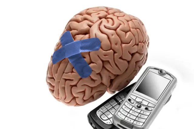 মোবাইলের ইলেক্ট্রোম্যাগনেটিক ফিল্ড থেকে যে বিকিরণ হয় তা ক্ষতিকর