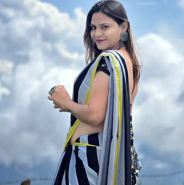 جیوتی ملہوترا کی بہت سے تصاویر سوشل میڈیا پر شیئر کی جا رہی ہیں جو ان کے سوشل میڈیا اکاؤنٹ سے لکی گئی ہیں