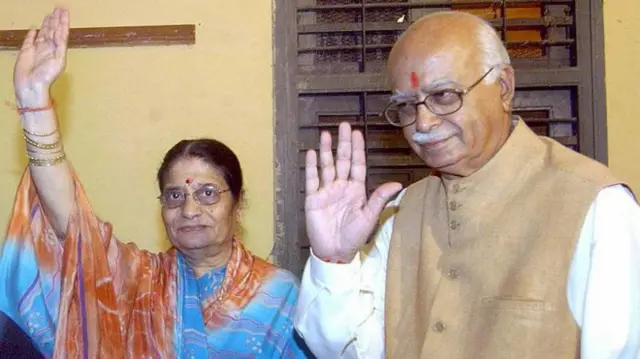 અડવાણી તેમના પત્ની કમલા સાથે 