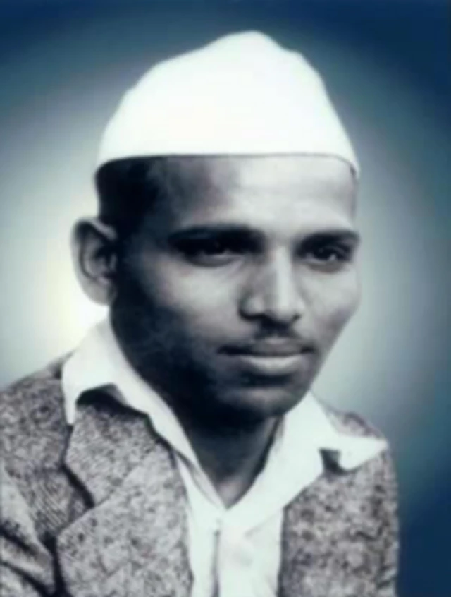 15 जुलै 1922 साली एका गरीब शेतकरी कुटुंबात जन्म झालेल्या नागनाथ अण्णांची जडणघडण क्रांतीसिंह नाना पाटलांच्या तालमीत झाली होती. 