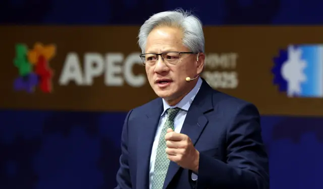 젠슨 황 CEO가 31일 오후 APEC CEO 서밋에서 연설하고 있다