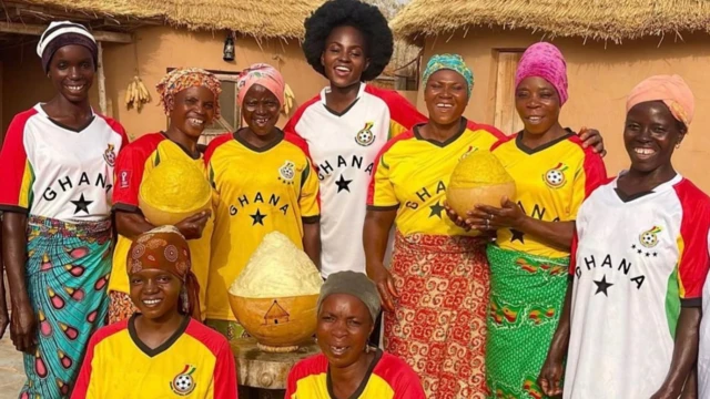 Di women for di sheabutter museum dey smile into di camera