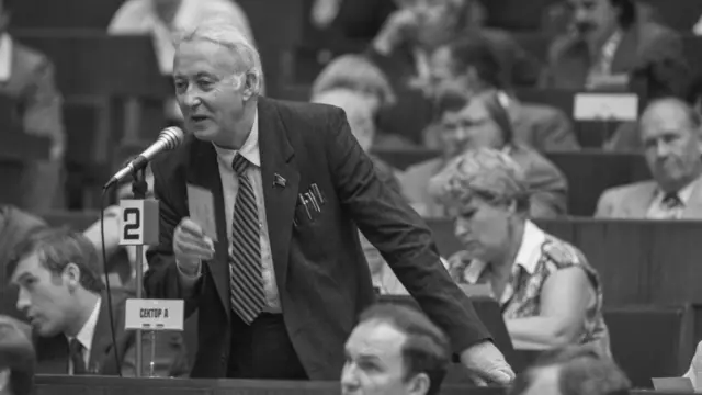 Рой Медведев во время заседания Верховного Совета СССР, 1989 год