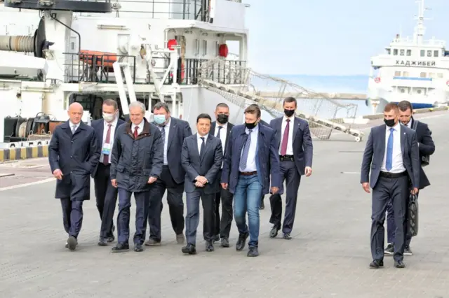 Труханов и Зеленский на морском вокзале Одесского порта, октябрь 2021 года