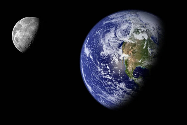 โลกและดวงจันทร์ตั้งอยู่เคียงข้างกันในทุกวันนี้ เพราะเหตุการณ์ชนปะทะในอดีต