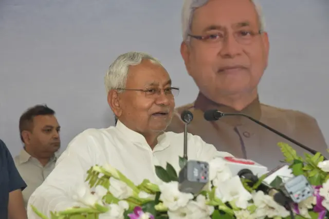 नितीश कुमार गेले काही दिवस सतत देशभर फिरुन विरोधी पक्षाच्या नेत्यांच्या गाठीभेटी घेत आहेत.