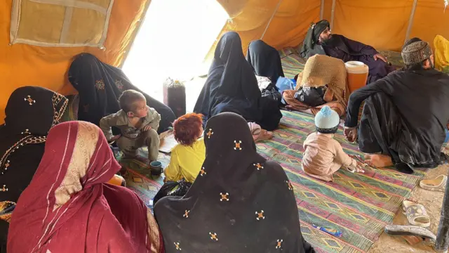 پناہ گزین کیمپوں میں موجود افغان باشندے