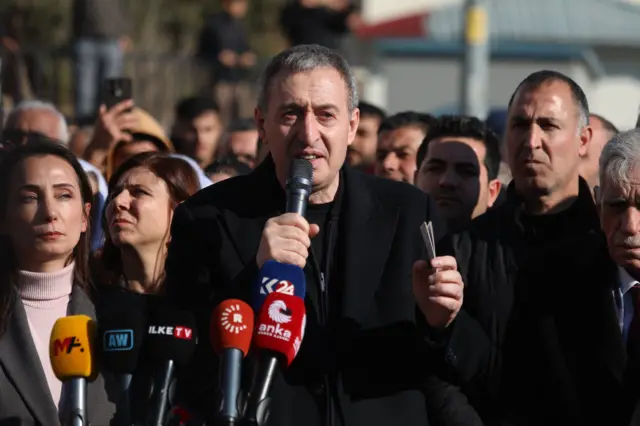 DEM Parti Eş Genel Başkanı Tuncer Bakırhan, Nusaybin'de yaptığı açıklamada MHP lideri Devlet Bahçeli'yi eleştirmişti