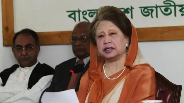 ২০১৮ সালের ৭ই ফেব্রুয়ারি দুর্নীতি মামলায় রায় ঘোষণার আগের দিন সংবাদ সম্মেলনে নিজেকে নির্দোষ বলে দাবি করেন খালেদা জিয়া।