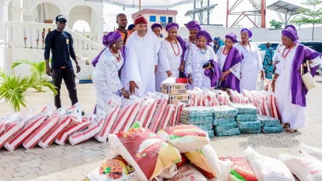 Oluwo, Oba Abdulrosheed Akanbi lasiko to n pin ounjẹ fawọn ara ilu.