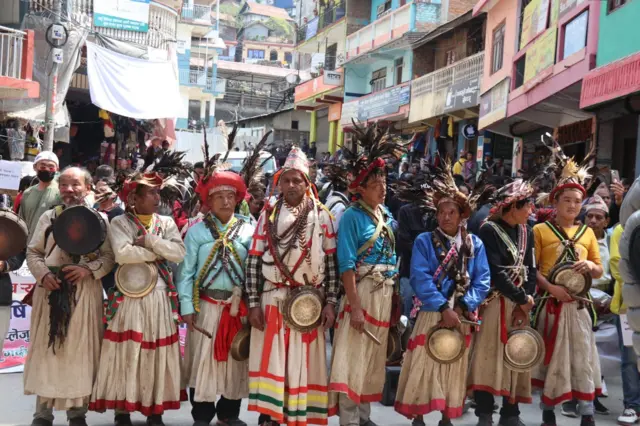 स्थानीय समुदाय नै उक्त परियोजनालाई लिएर पक्ष-विपक्षमा विभाजित भएका छन्