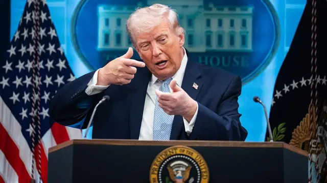 डोनाल्ड ट्रंप