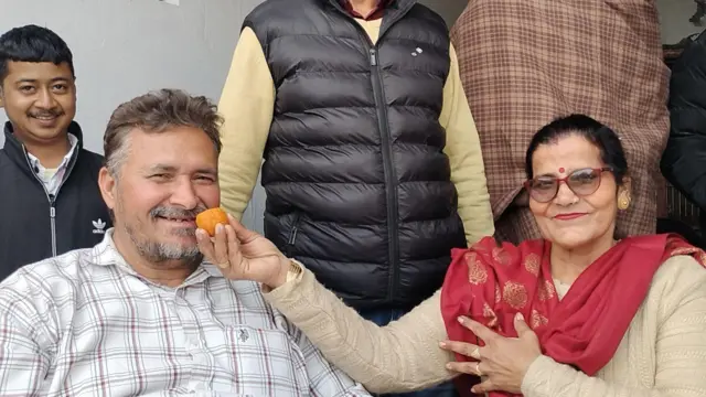 ਹਰਭਿੰਦਰ ਸਿੰਘ ਦੇ ਪਤਨੀ ਕਹਿੰਦੇ ਹਨ ਕਿ ਪਰਿਵਾਰ ਨੇ ਮਾੜਾ ਸਮਾਂ ਵੇਖਿਆ ਪਰ ਪਤੀ ਦਾ ਹਮੇਸ਼ਾ ਵਿਸ਼ਵਾਸ ਸੀ ਕਿ ਲਾਟਰੀ ਜ਼ਰੂਰ ਨਿਕਲੇਗੀ।