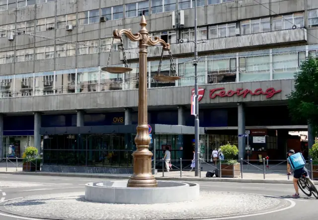 теразије, споменик на теразијама, теразије на кружном току