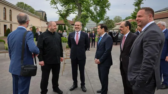 Hakan Fidan, 16 Mayıs'ta İstanbul'da yapılan görüşmelerde, Ukrayna heyetine başkanlık eden Savunma Bakanı Rüstem Umerov ve ABD Dışişleri Bakanı Marco Rubio ile bir arada. Yanlarında MİT Başkanı İbrahim Kalın da var.