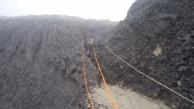 Anindita Pradana mendaki Carstensz Pyramid, Papua Tengah.