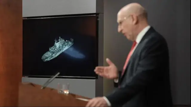 Xoghayaha Difaaca Britain John Healey ayaa shir jaraa’id oo uu qabtay kaga hadlay arrimaha ku saabsan markabka basaaska ee Ruushka.
