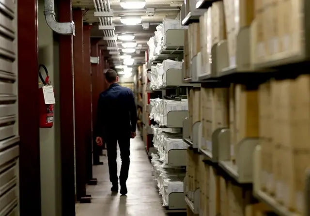 Image de l'intérieur des Archives apostoliques du Vatican, anciennement connues sous le nom d'Archives secrètes du Vatican.