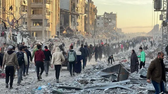 Palestinians began returning to what remained of their homes in Jabalia