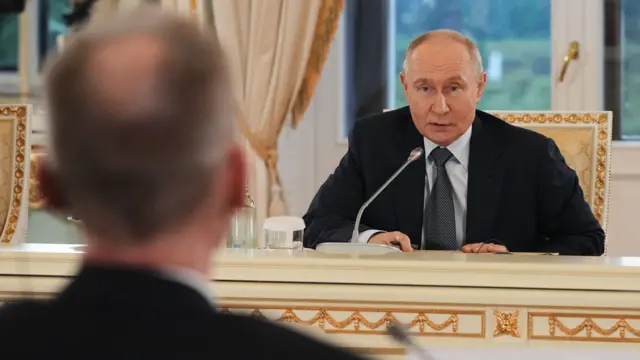 Путин говорил с журналистами во время ПМЭФ