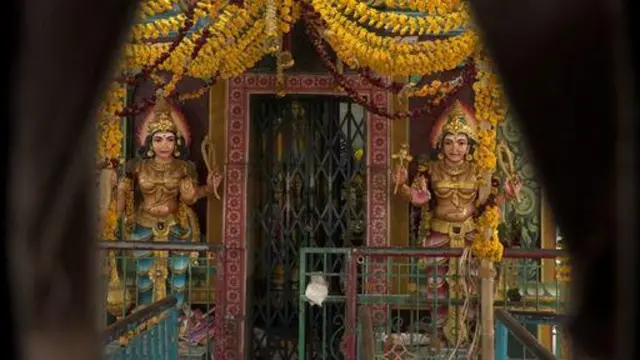 பட்டியலின மக்கள் பகுதியில் போலீசார்