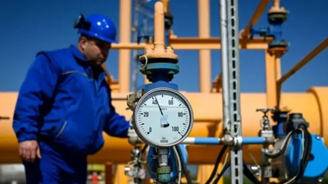 “Баалардын асман чапчып кеткенинин баары өздөрүнүн эле кылганы. Кайра ага дагы күнөлүүлөрдү издеп жатышат”,- деген өткөн аптада Владимир Путин